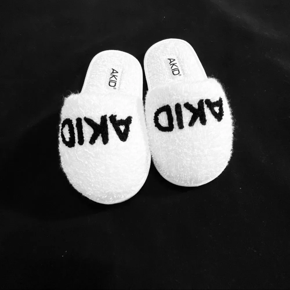 AKID  Kids Brand Vincent Terry Cloth Slippers size M/8C